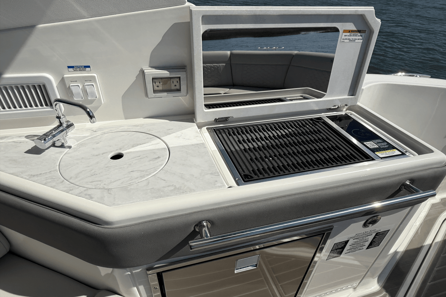 2025 Sea Ray Sundancer 320 Outboard Image Thumbnail #16