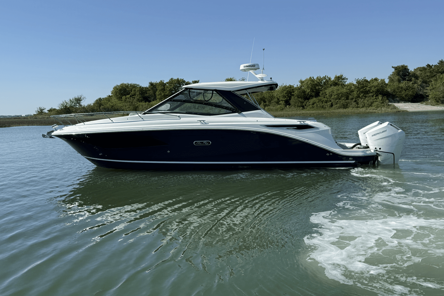 2025 Sea Ray Sundancer 320 Outboard Image Thumbnail #7