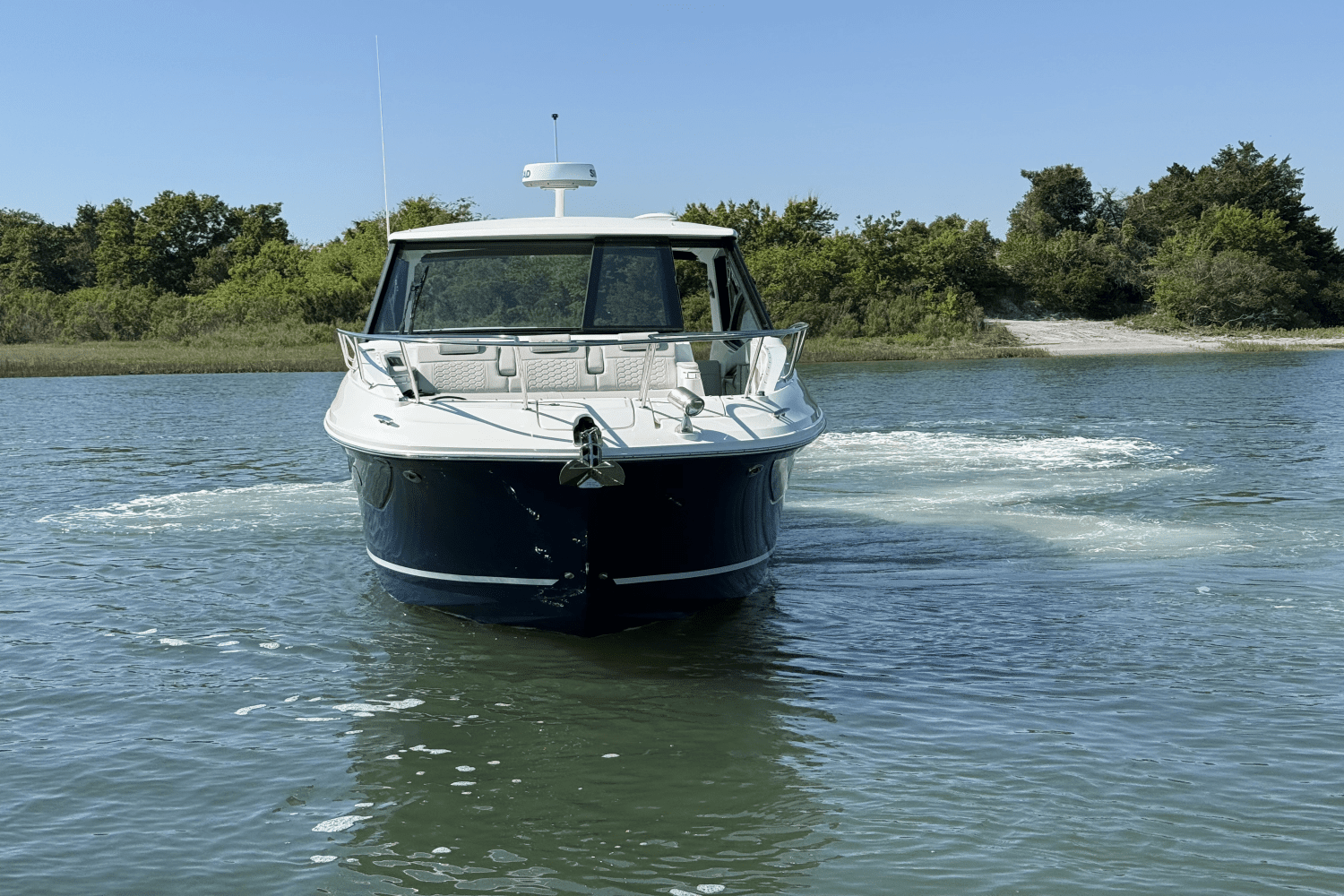 2025 Sea Ray Sundancer 320 Outboard Image Thumbnail #3