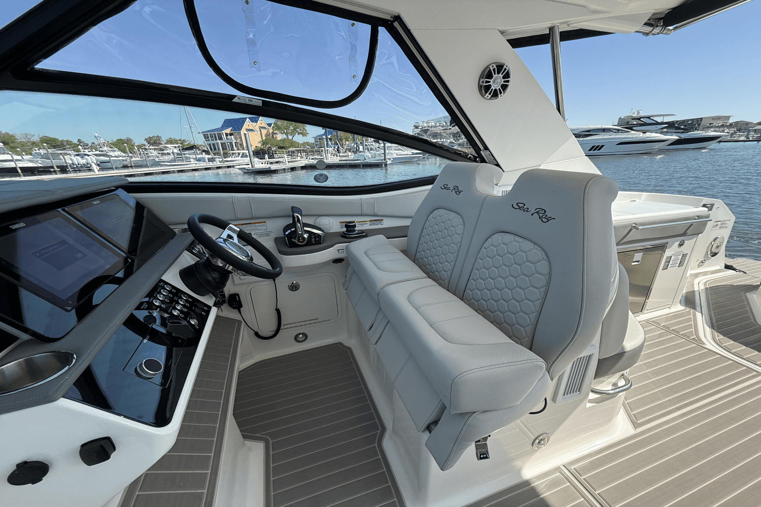 2025 Sea Ray Sundancer 320 Outboard Image Thumbnail #18