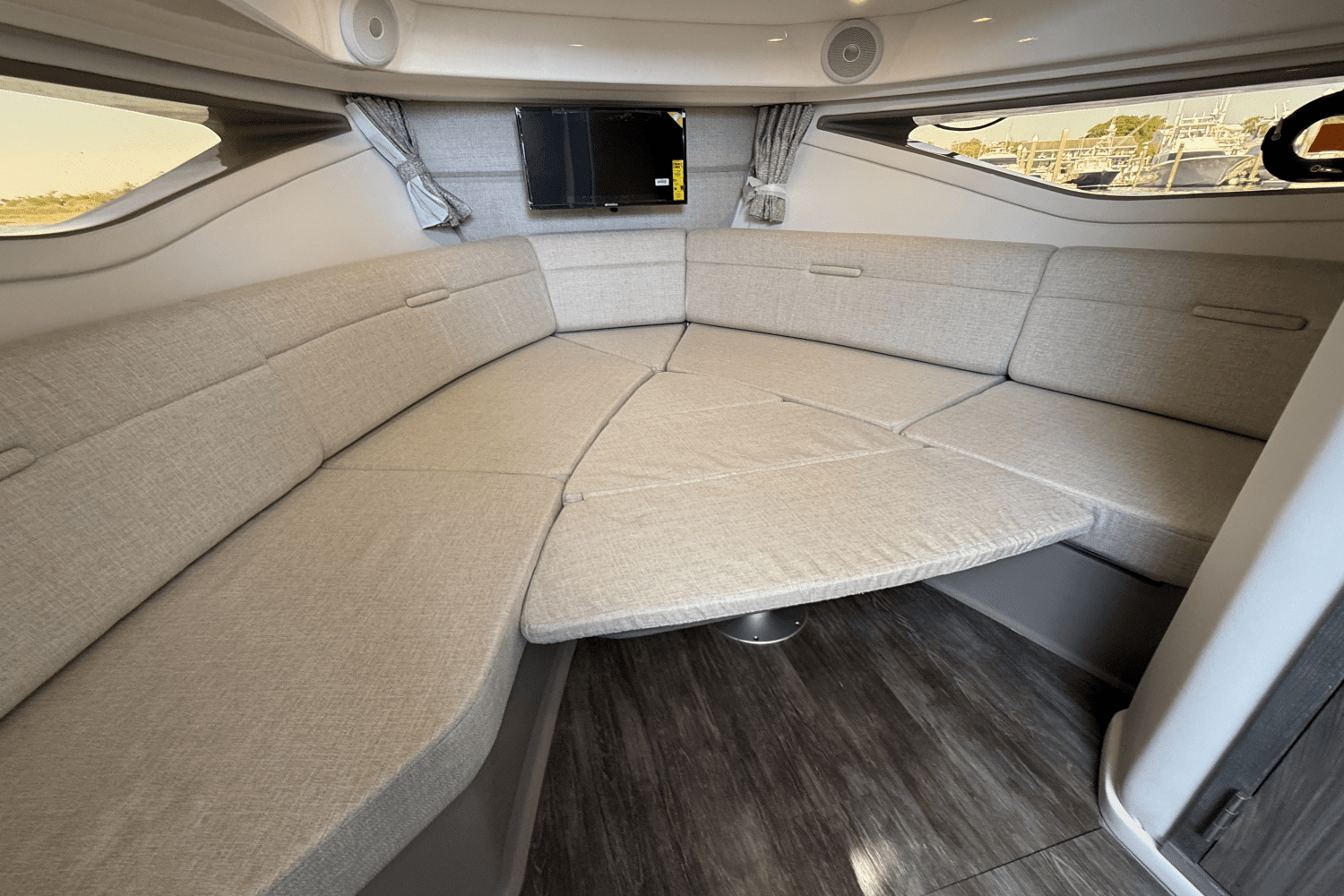 2025 Sea Ray Sundancer 320 Outboard Image Thumbnail #25