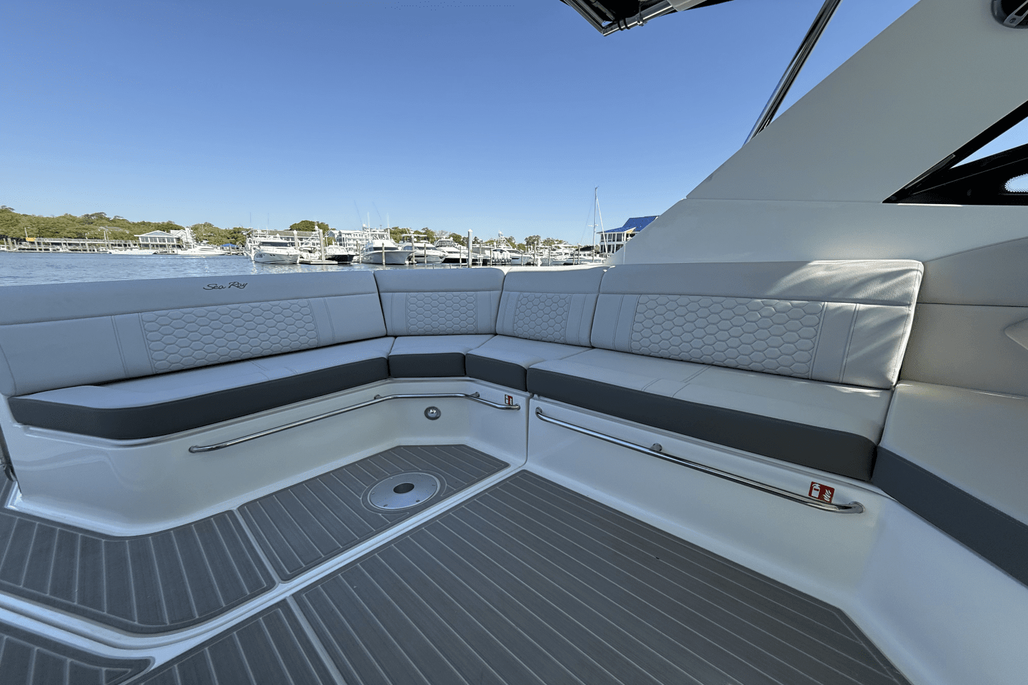 2025 Sea Ray Sundancer 320 Outboard Image Thumbnail #10