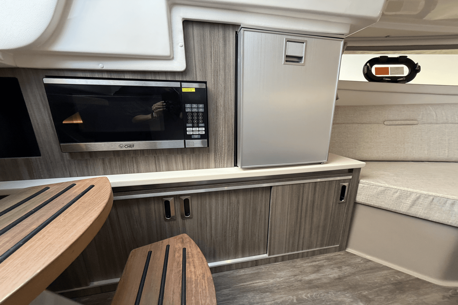 2025 Sea Ray Sundancer 320 Outboard Image Thumbnail #31