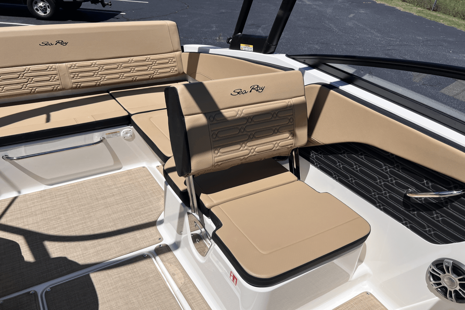 2025 Sea Ray SPX 210 Image Thumbnail #12