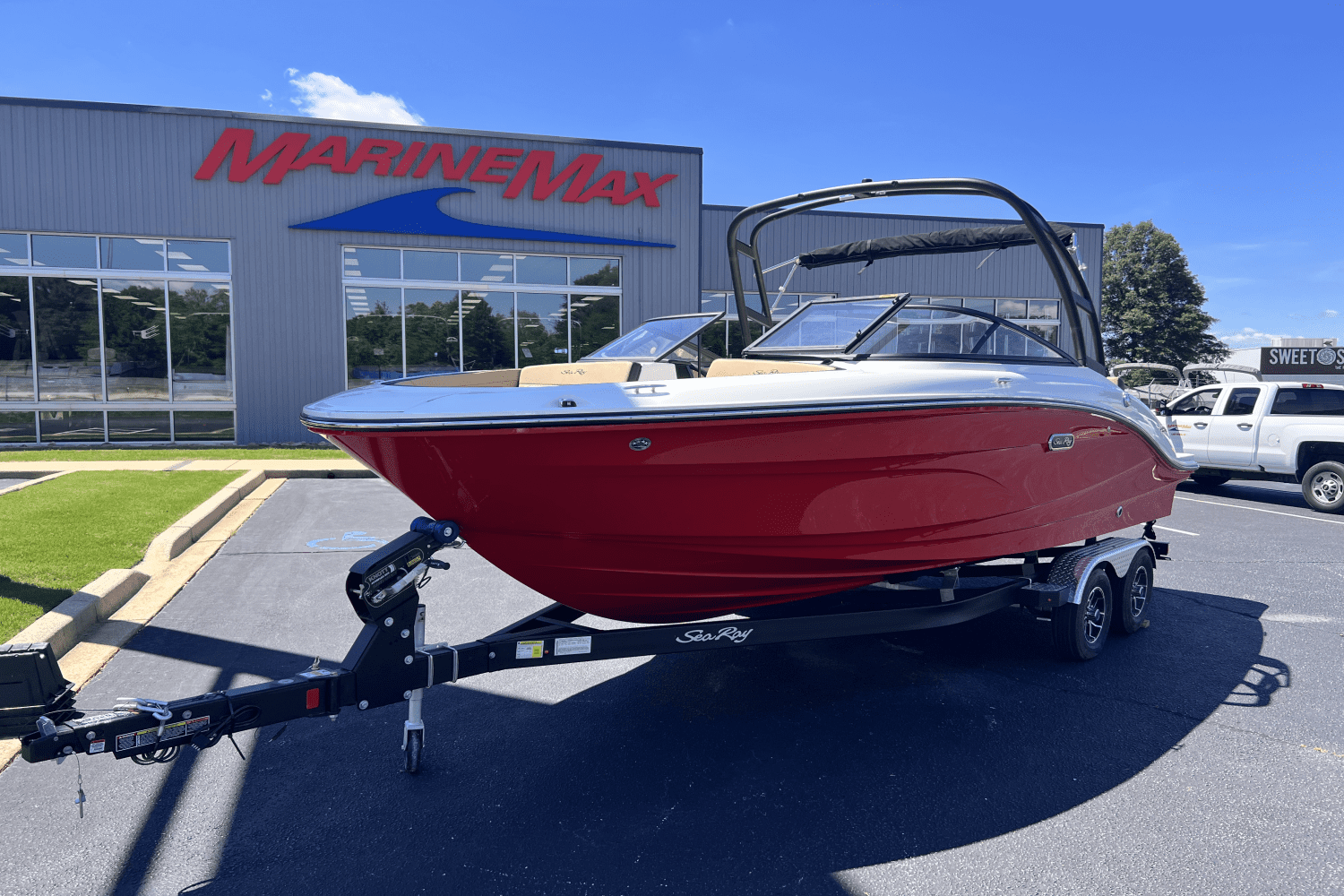 2025 Sea Ray SPX 210 Image Thumbnail #1