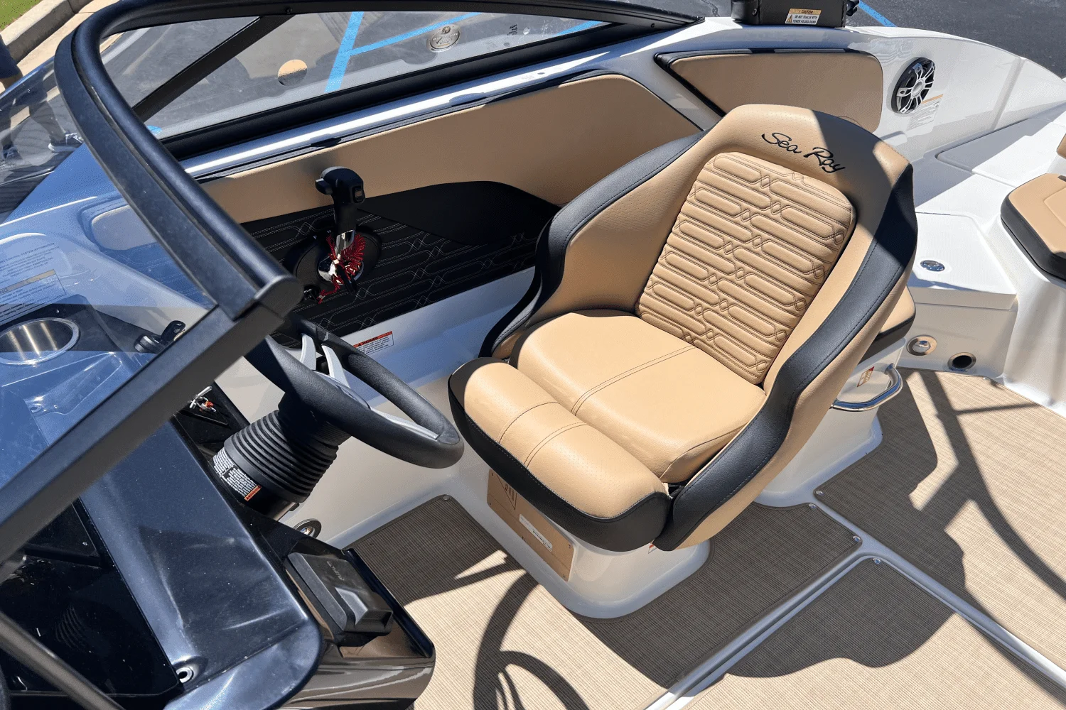 2025 Sea Ray SPX 210 Image Thumbnail #13