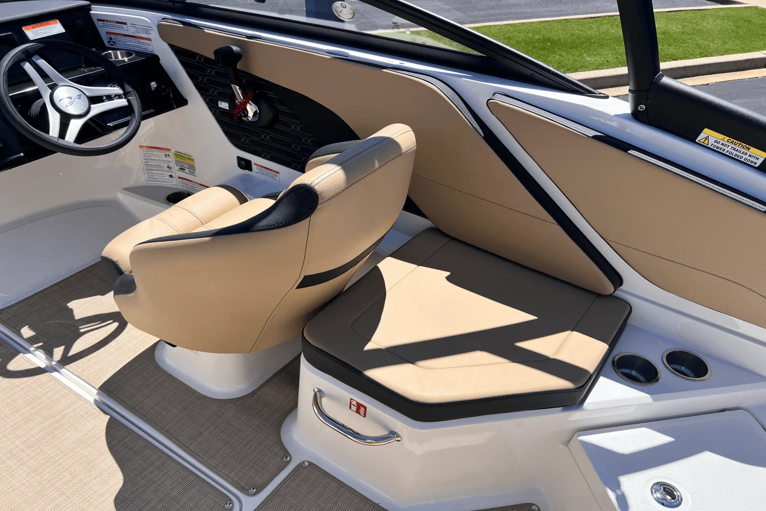 2025 Sea Ray SPX 210 Image Thumbnail #15