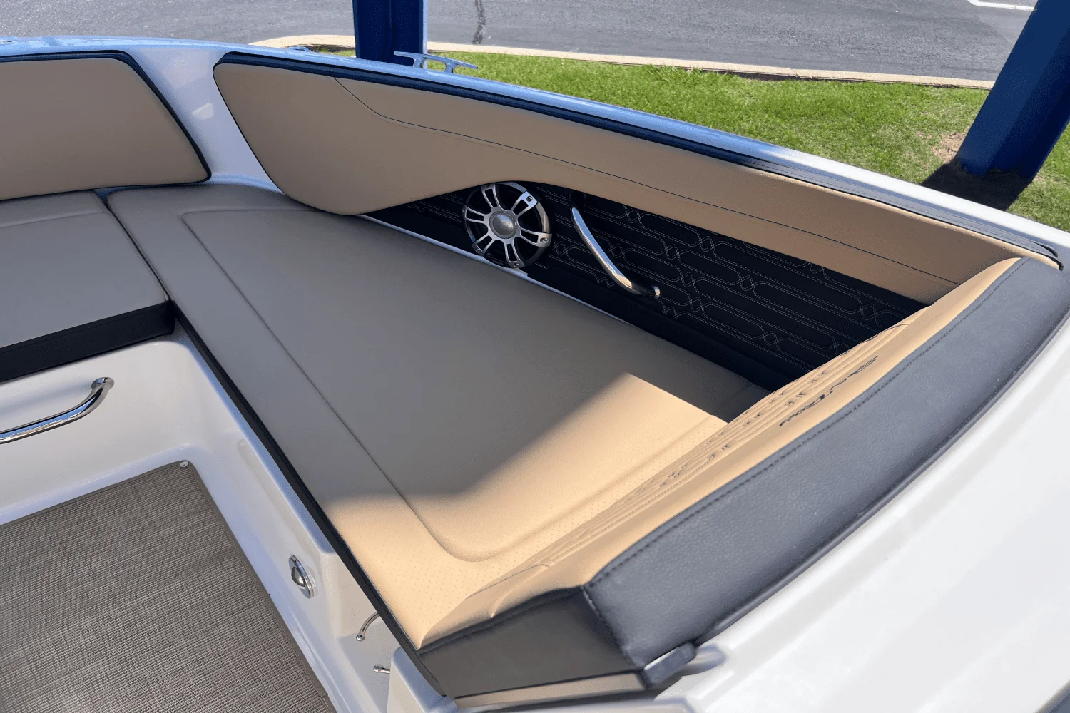 2025 Sea Ray SPX 210 Image Thumbnail #10