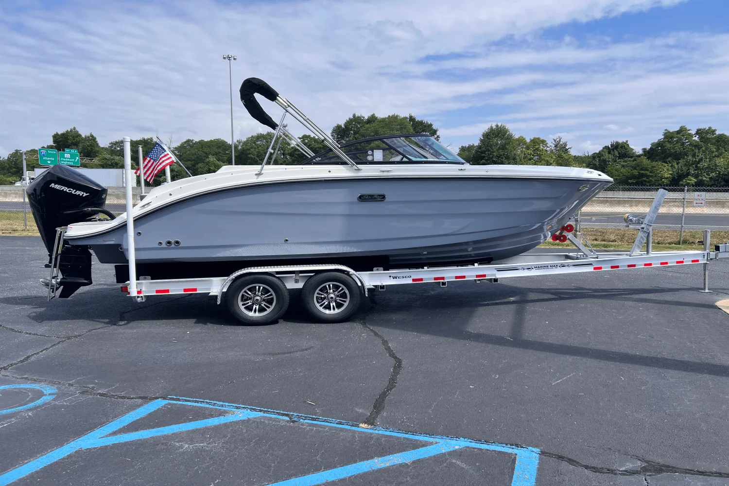 2026 Sea Ray SDX 230 Outboard Image Thumbnail #5