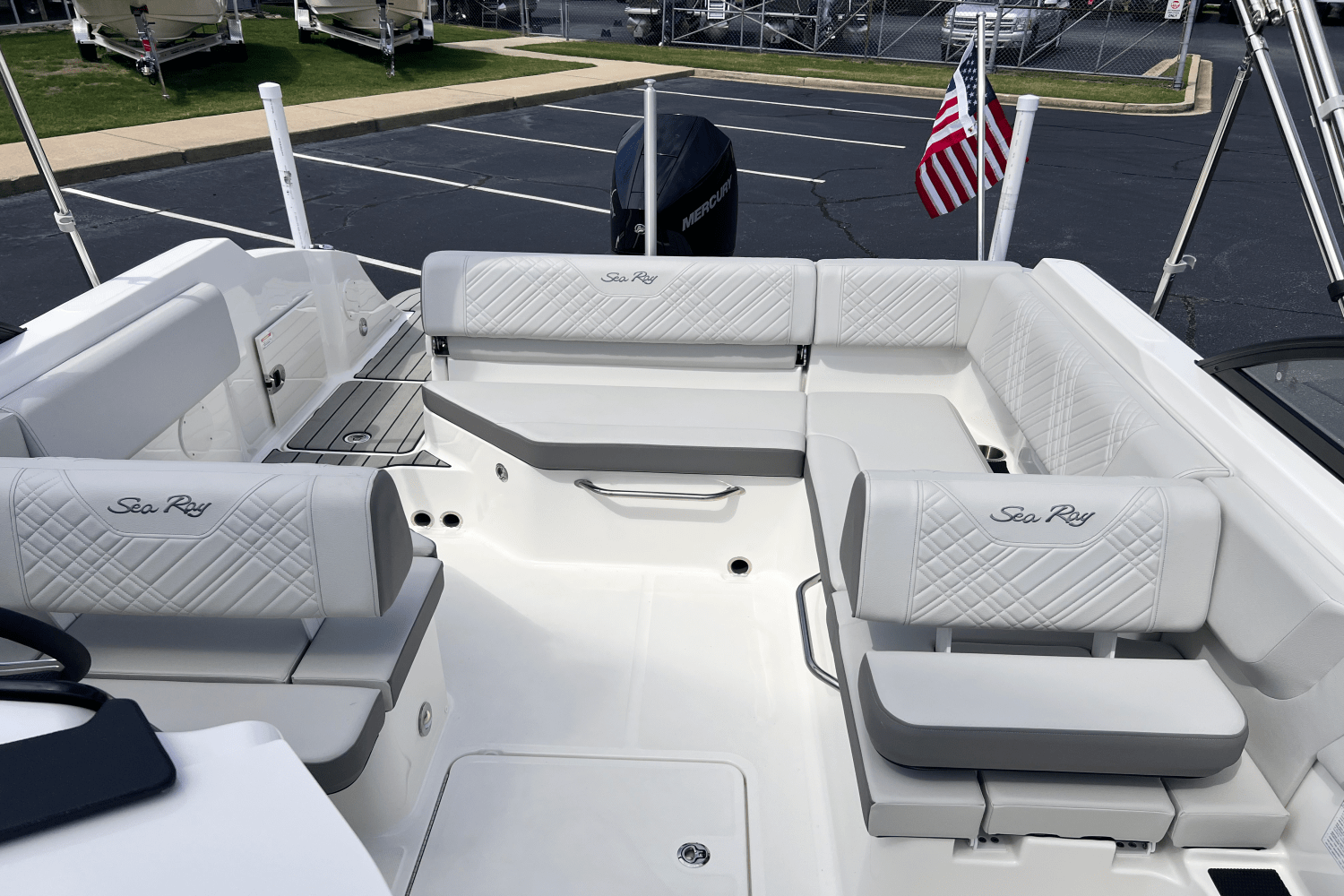 2026 Sea Ray SDX 230 Outboard Image Thumbnail #10