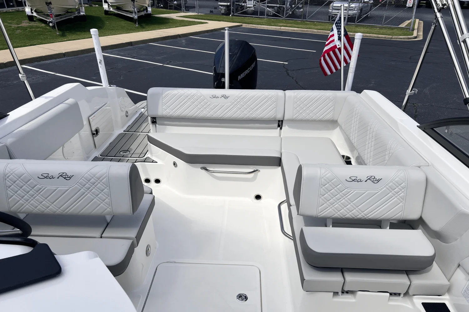 2026 Sea Ray SDX 230 Outboard Image Thumbnail #10