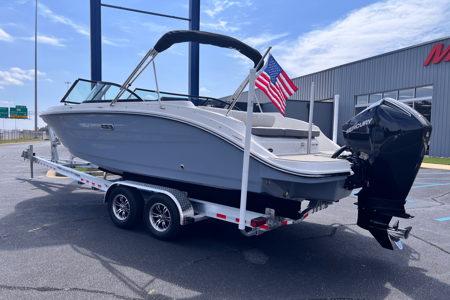 2026 Sea Ray SDX 230 Outboard Image Thumbnail #2