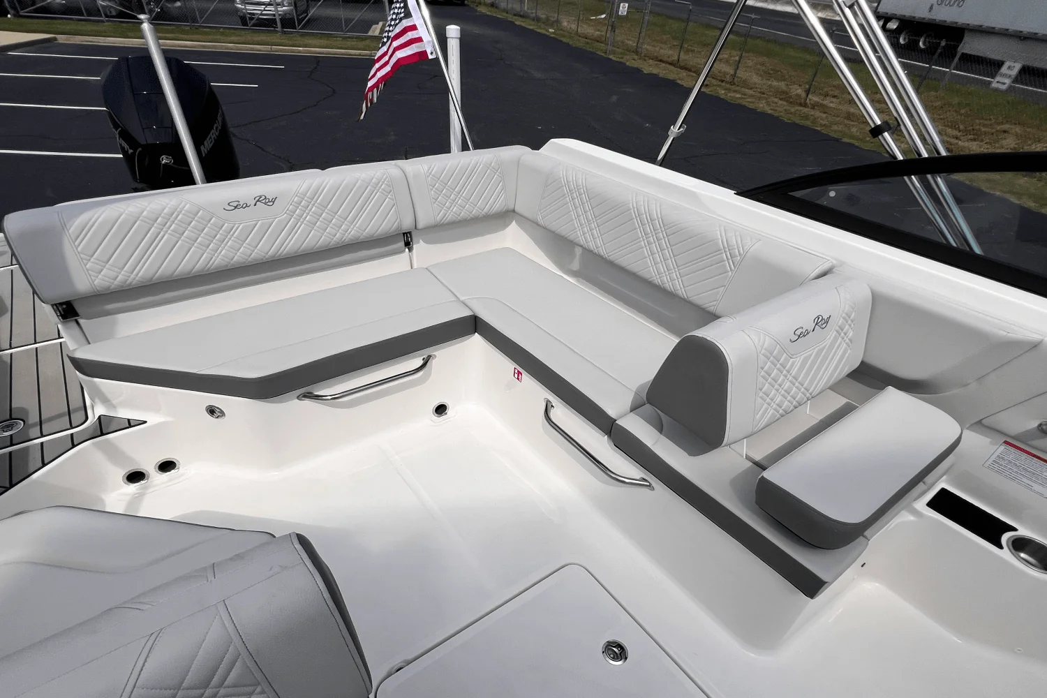 2026 Sea Ray SDX 230 Outboard Image Thumbnail #11