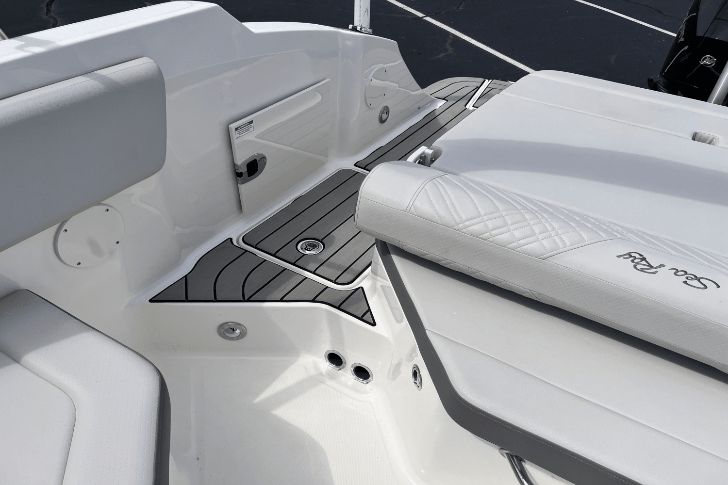 2026 Sea Ray SDX 230 Outboard Image Thumbnail #14