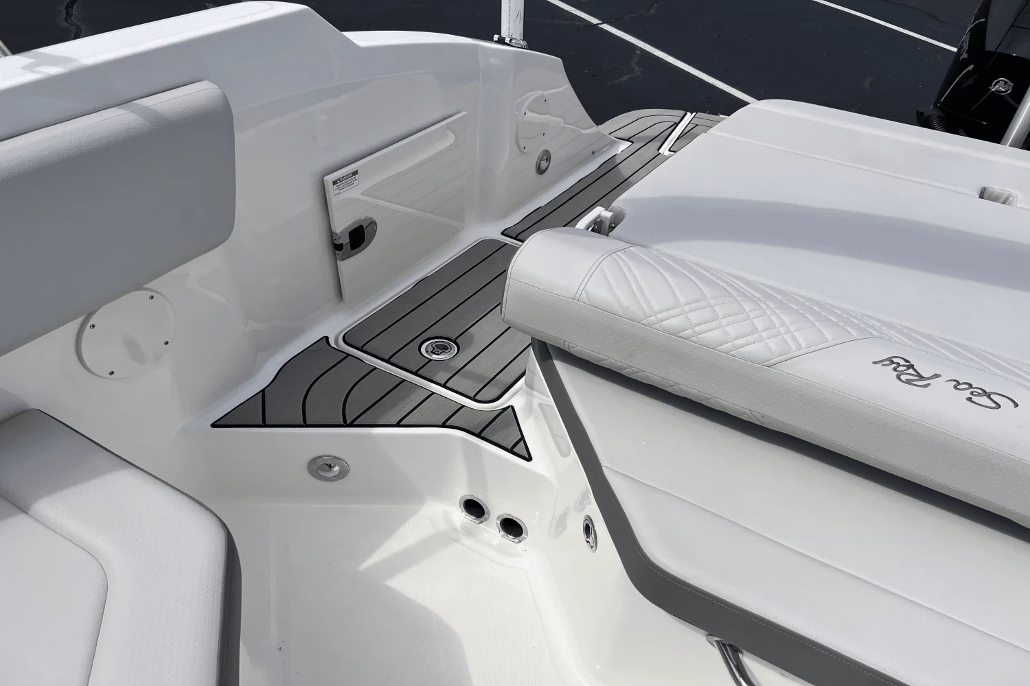 2026 Sea Ray SDX 230 Outboard Image Thumbnail #14