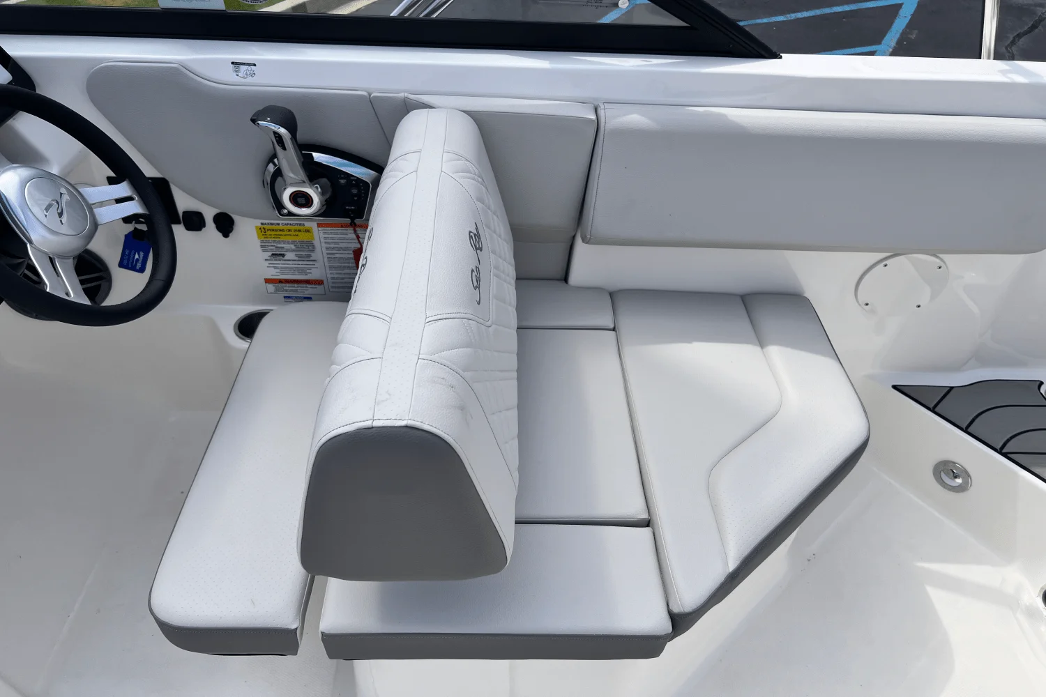 2026 Sea Ray SDX 230 Outboard Image Thumbnail #9