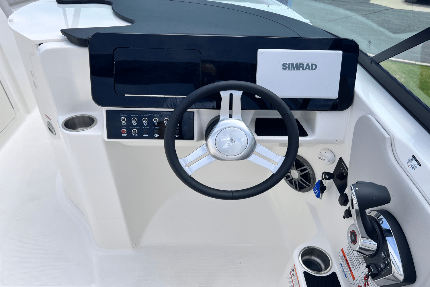2026 Sea Ray SDX 230 Outboard Image Thumbnail #7