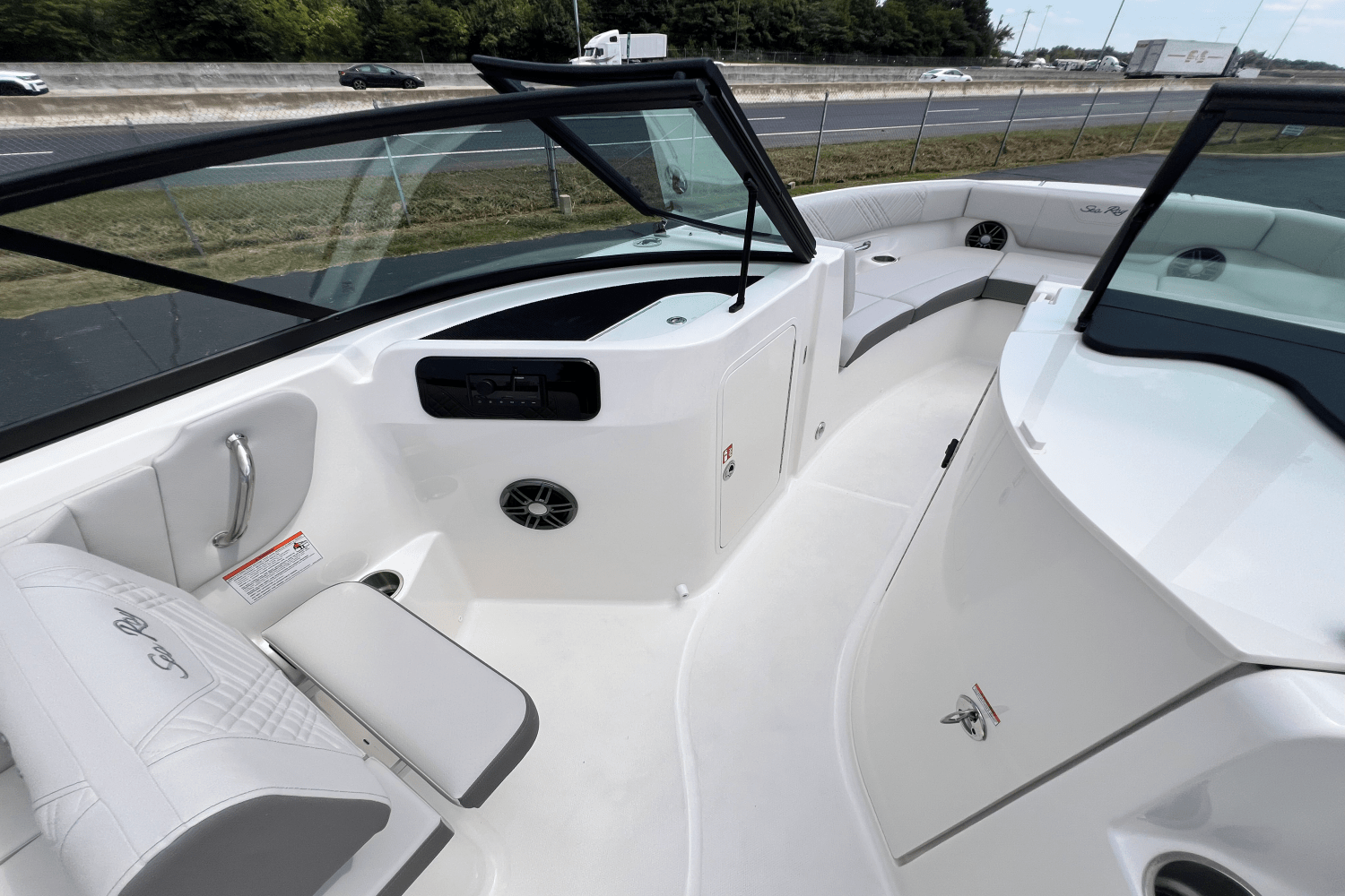 2026 Sea Ray SDX 230 Outboard Image Thumbnail #17