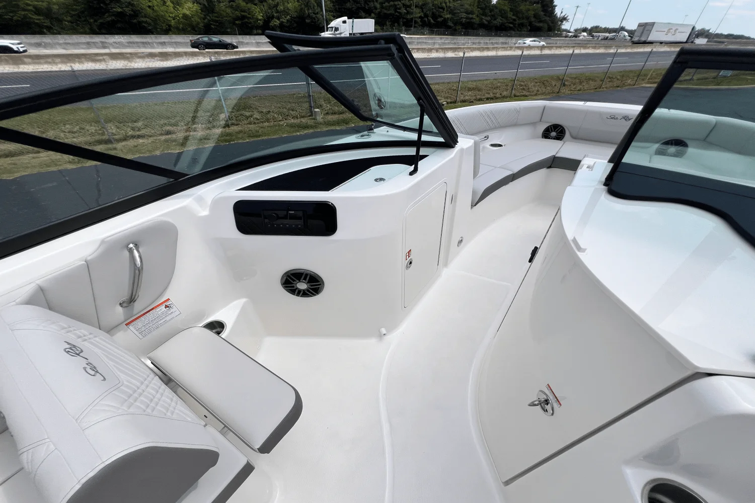 2026 Sea Ray SDX 230 Outboard Image Thumbnail #17