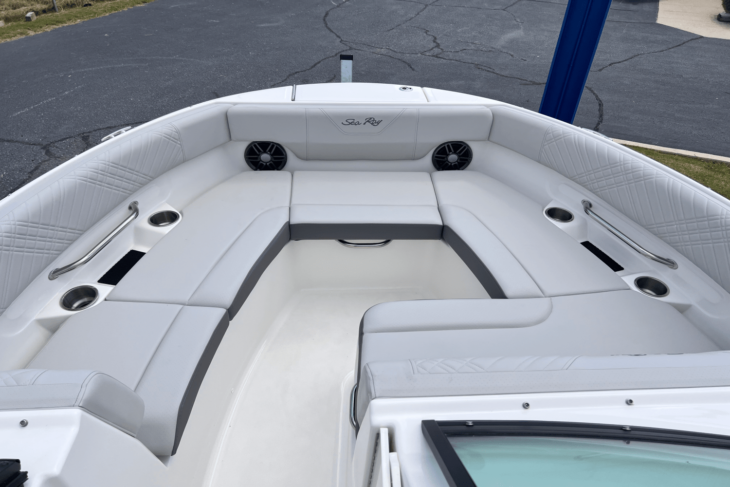 2026 Sea Ray SDX 230 Outboard Image Thumbnail #18