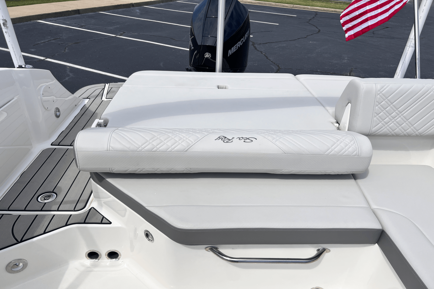 2026 Sea Ray SDX 230 Outboard Image Thumbnail #13