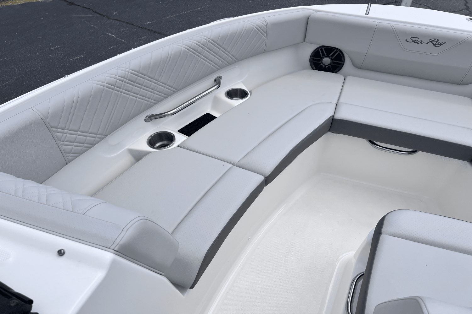 2026 Sea Ray SDX 230 Outboard Image Thumbnail #20