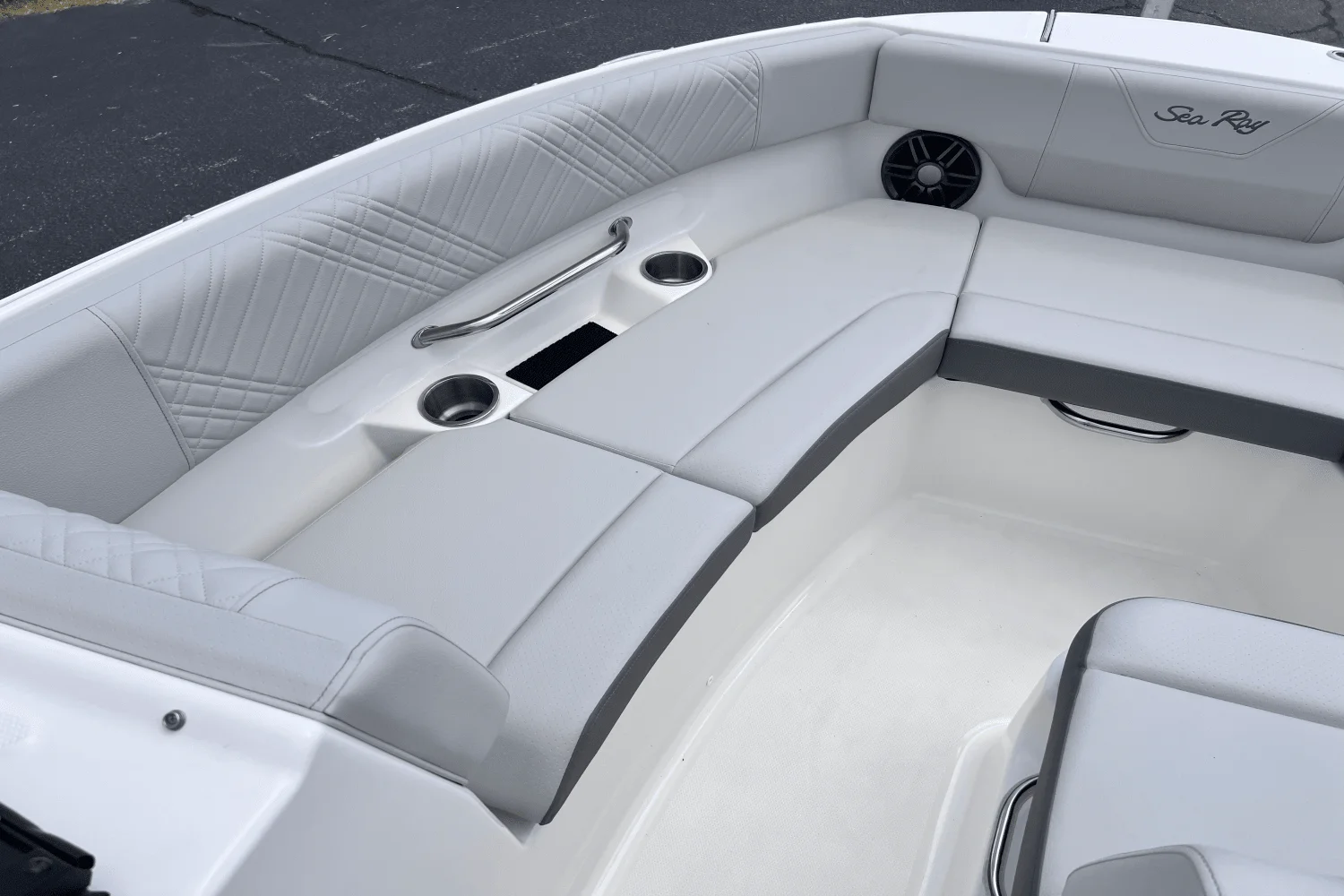 2026 Sea Ray SDX 230 Outboard Image Thumbnail #20