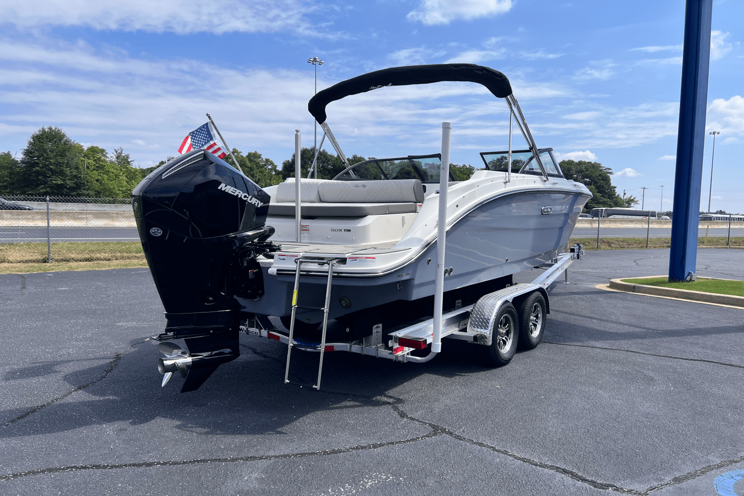 2026 Sea Ray SDX 230 Outboard Image Thumbnail #4