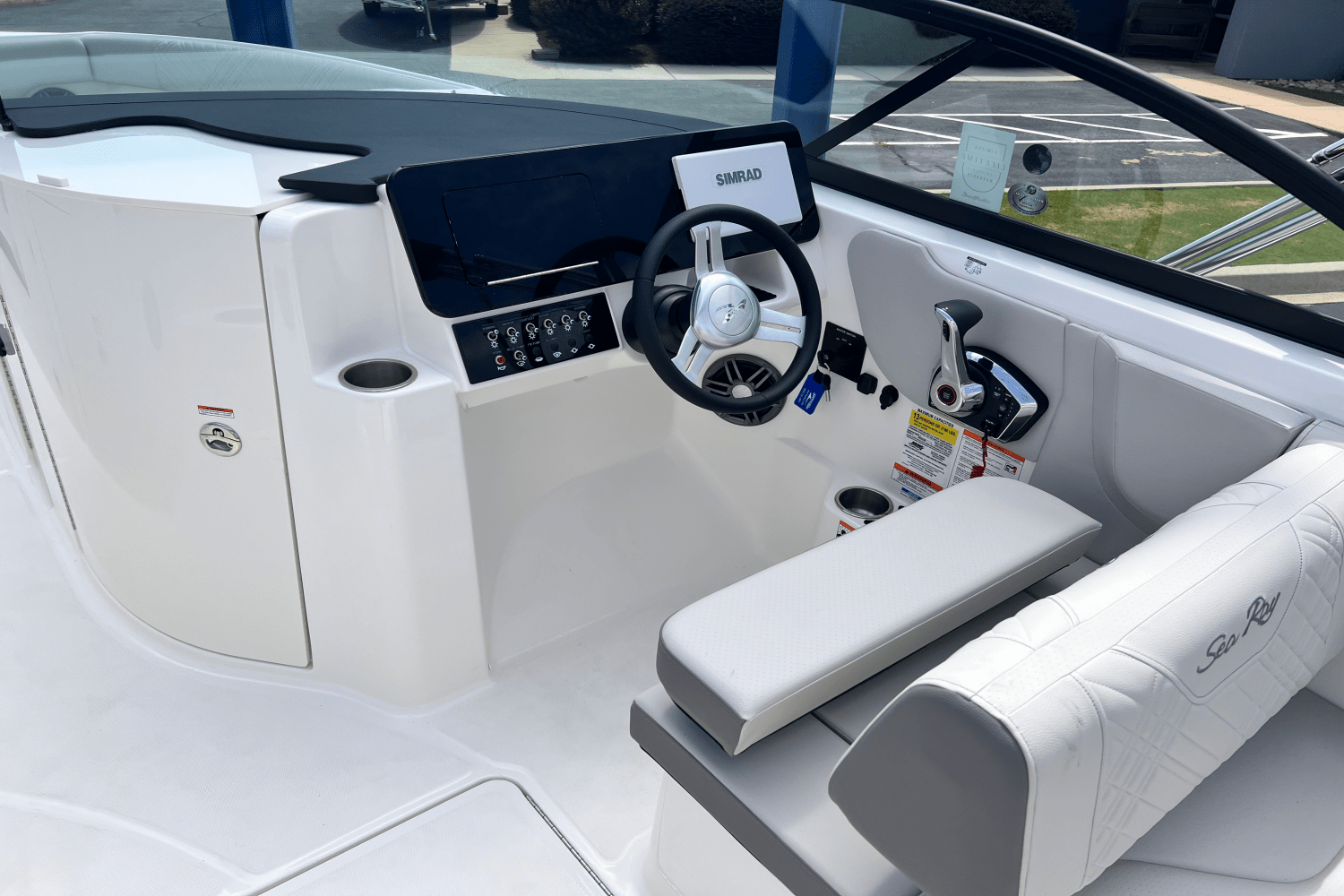 2026 Sea Ray SDX 230 Outboard Image Thumbnail #6