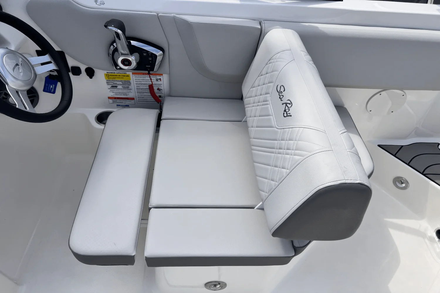 2026 Sea Ray SDX 230 Outboard Image Thumbnail #8