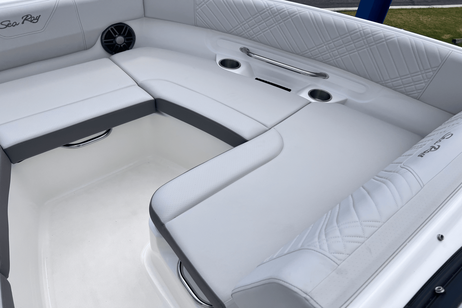 2026 Sea Ray SDX 230 Outboard Image Thumbnail #19