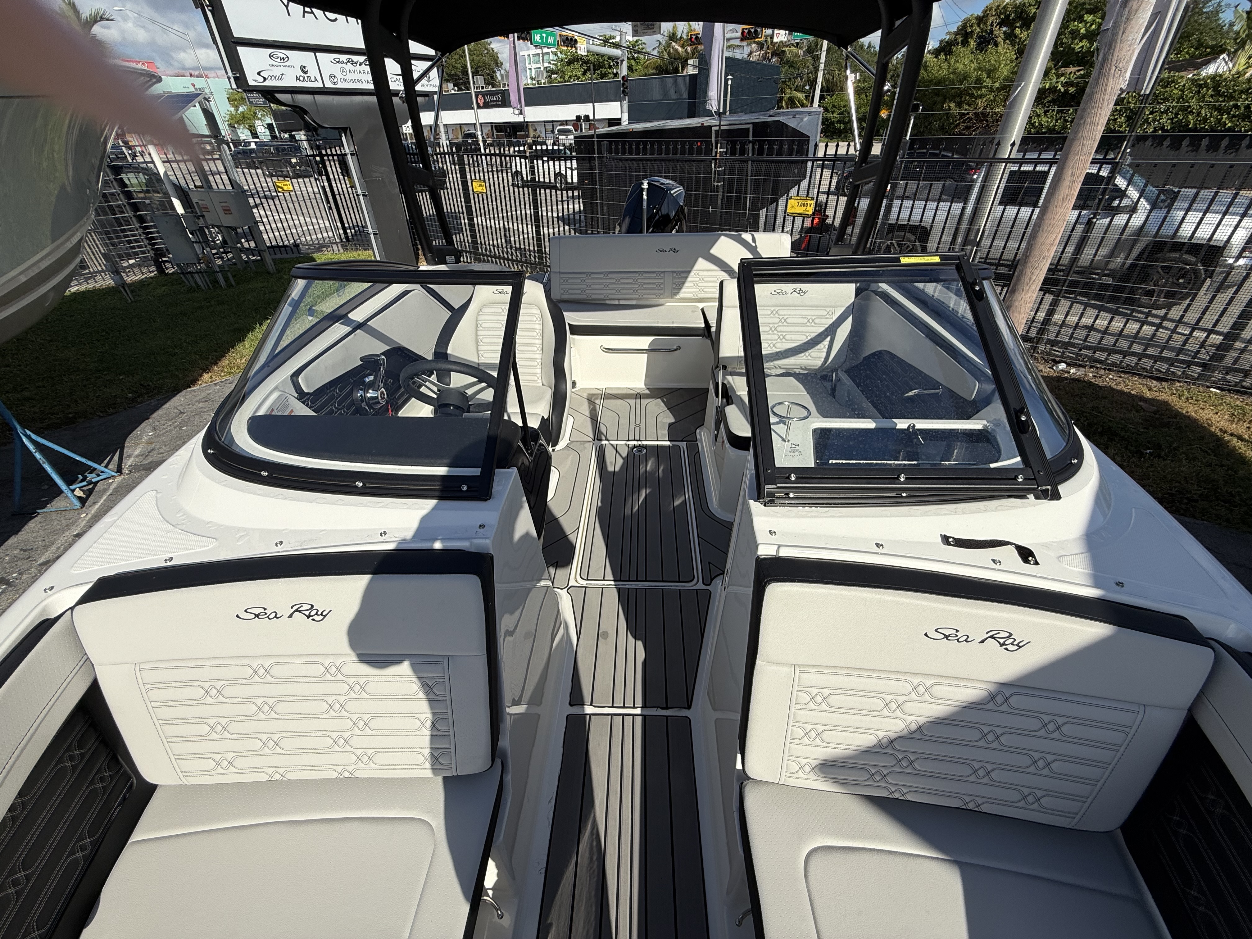2025 Sea Ray SPX 210 Outboard Image Thumbnail #13