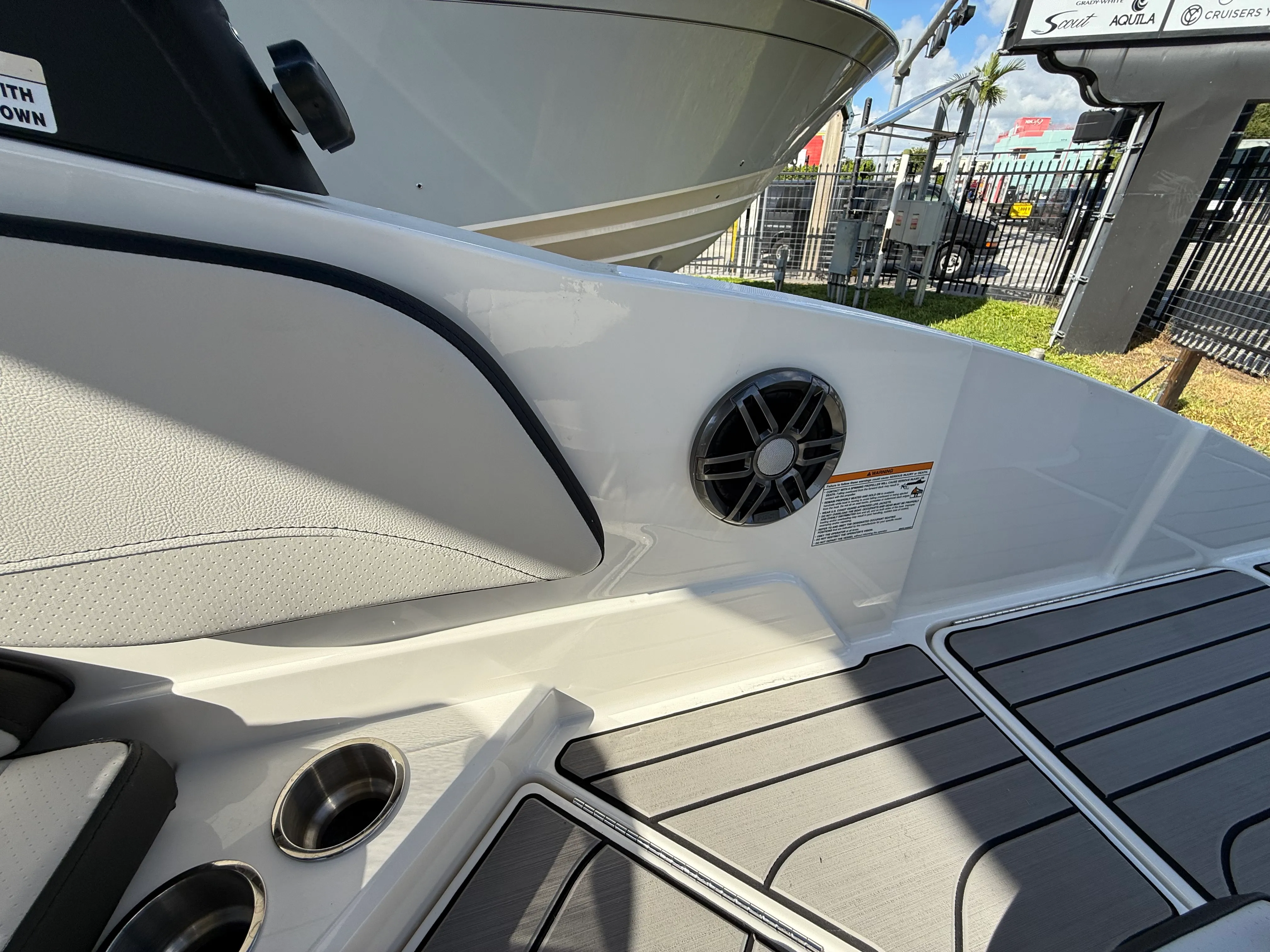 2025 Sea Ray SPX 210 Outboard Image Thumbnail #6