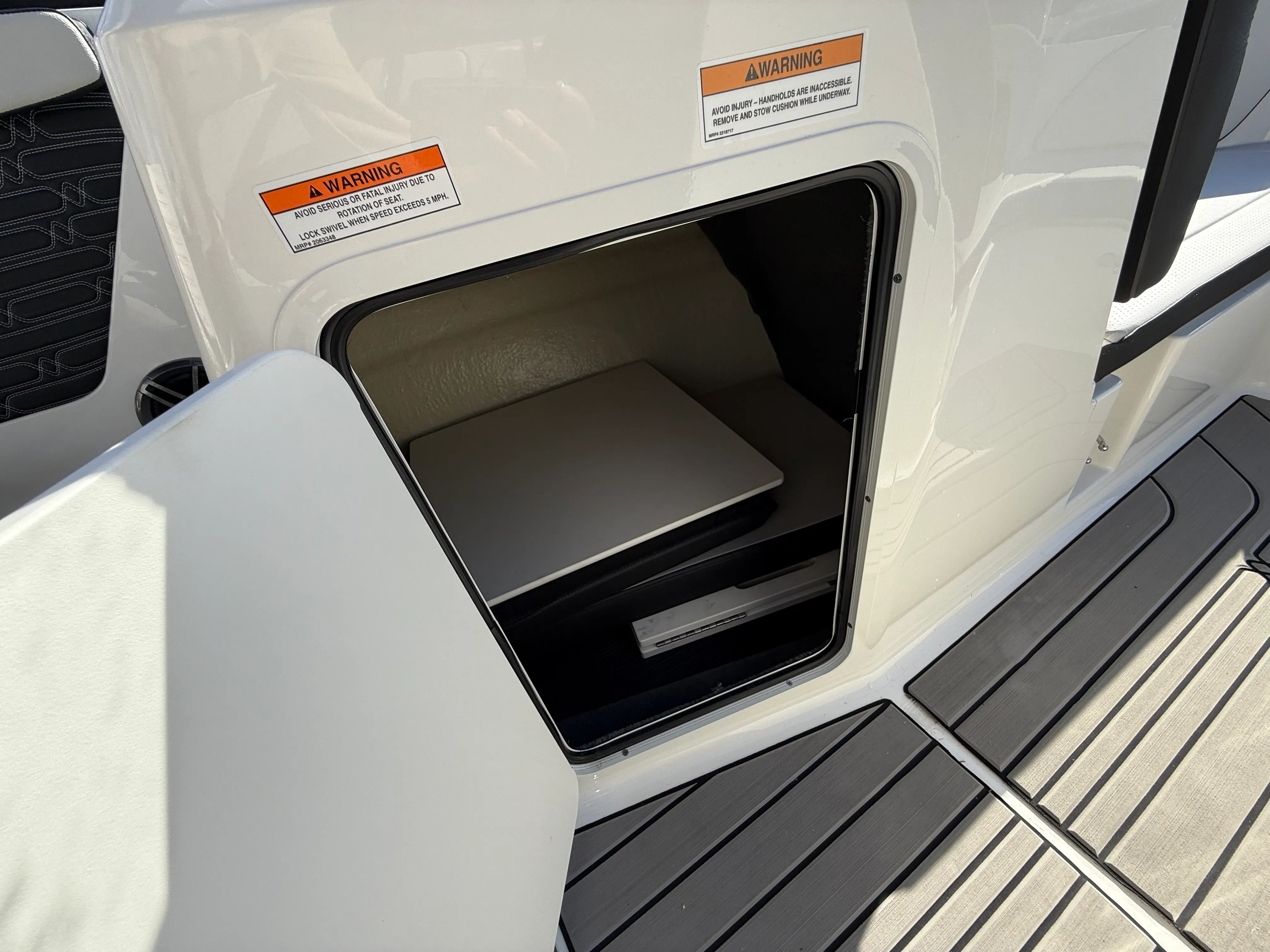 2025 Sea Ray SPX 210 Outboard Image Thumbnail #14