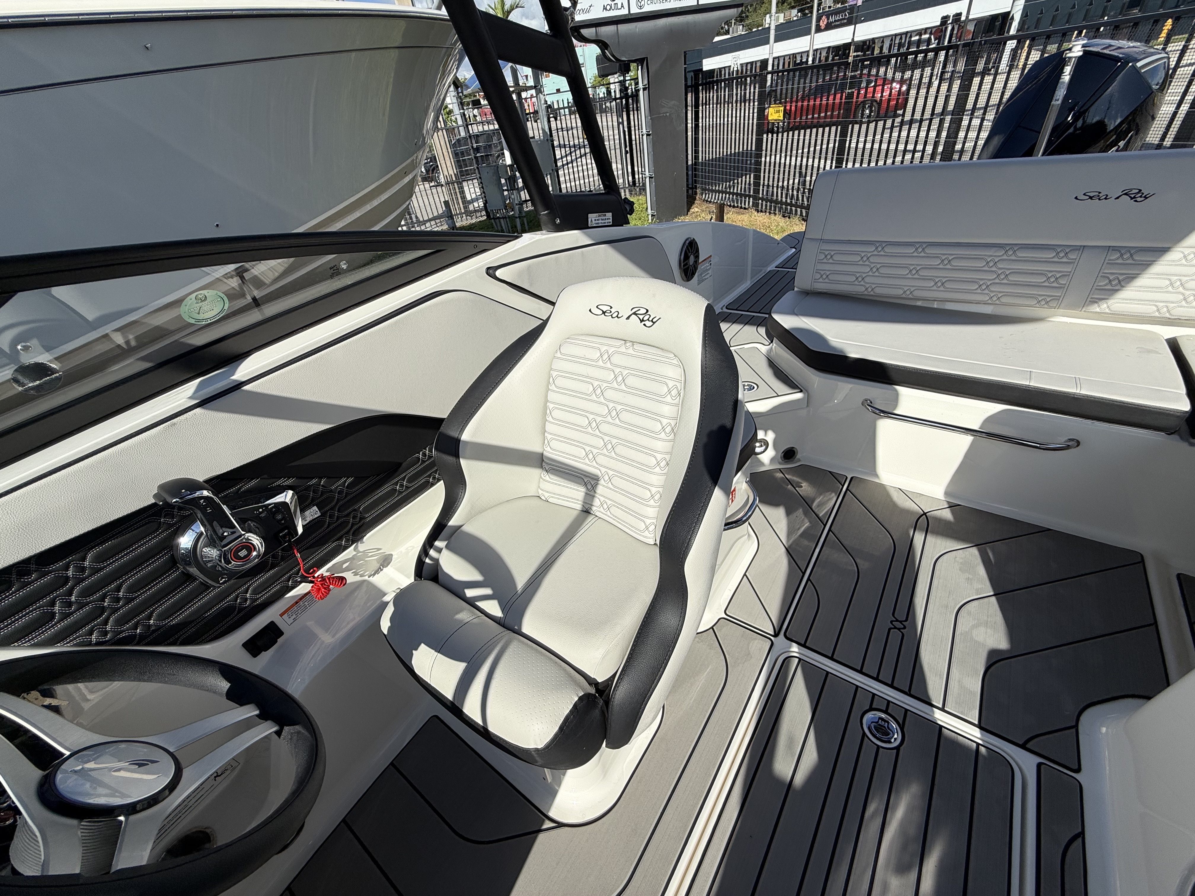 2025 Sea Ray SPX 210 Outboard Image Thumbnail #7