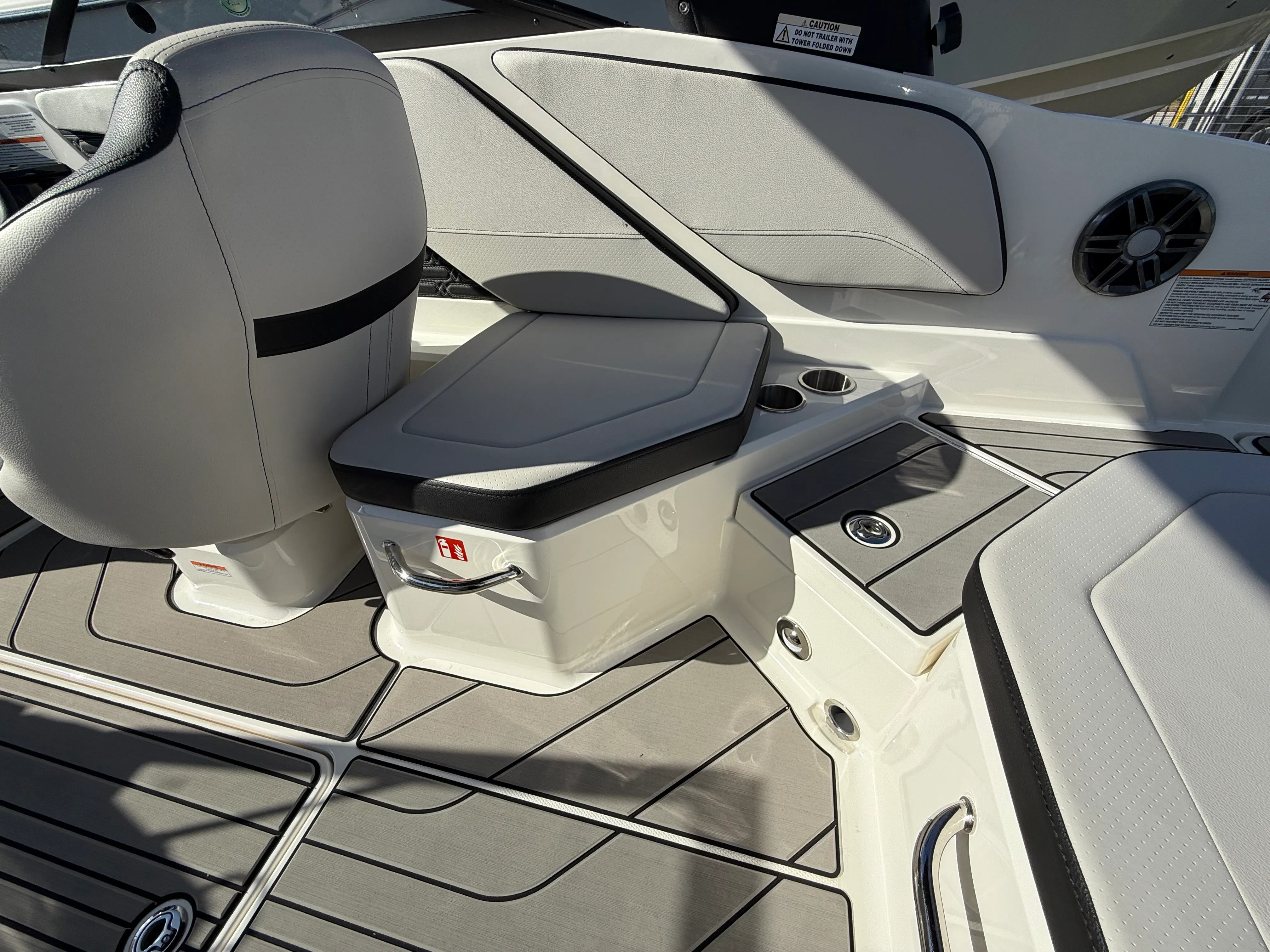 2025 Sea Ray SPX 210 Outboard Image Thumbnail #15