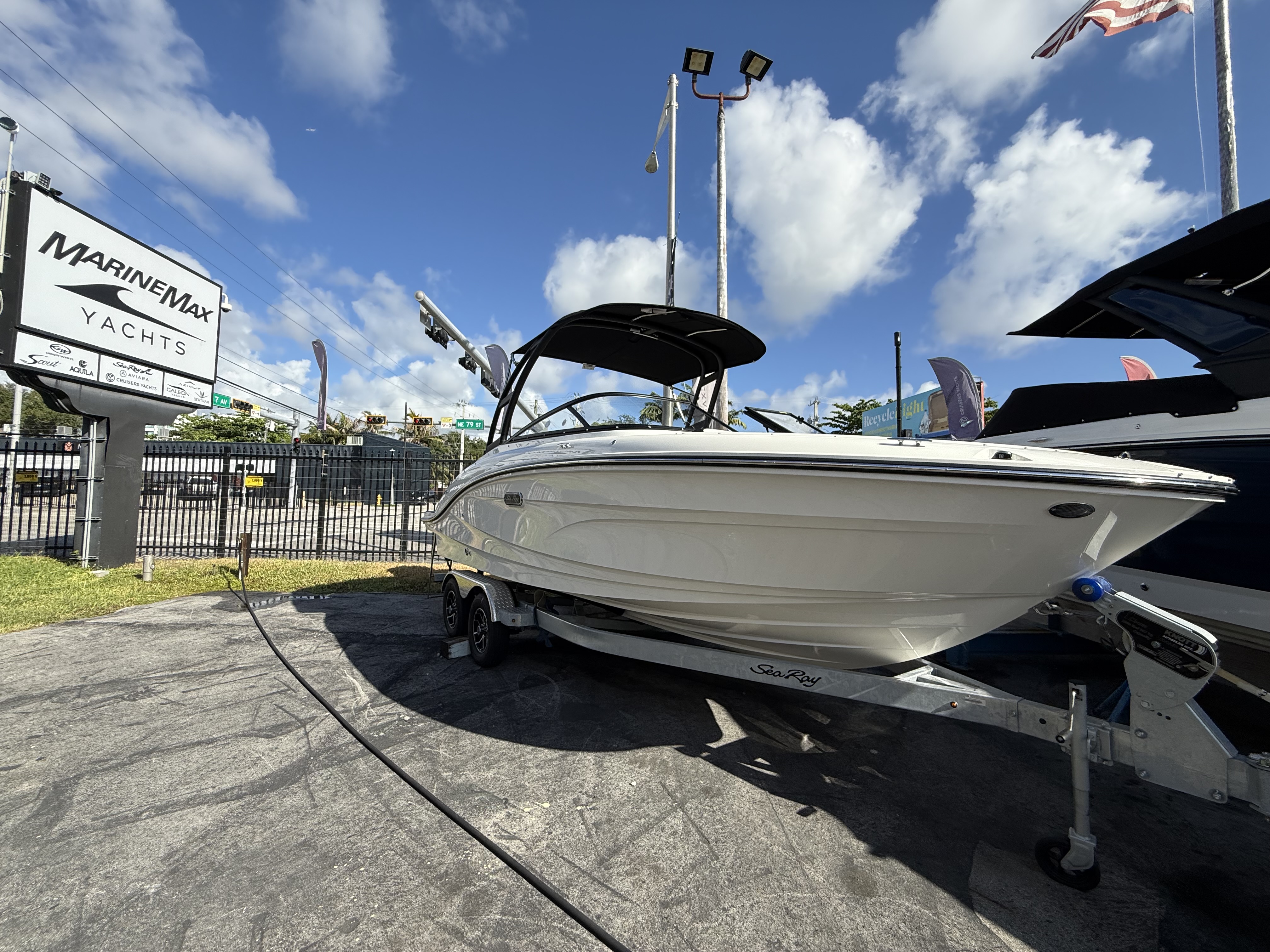 2025 Sea Ray SPX 210 Outboard Image Thumbnail #1