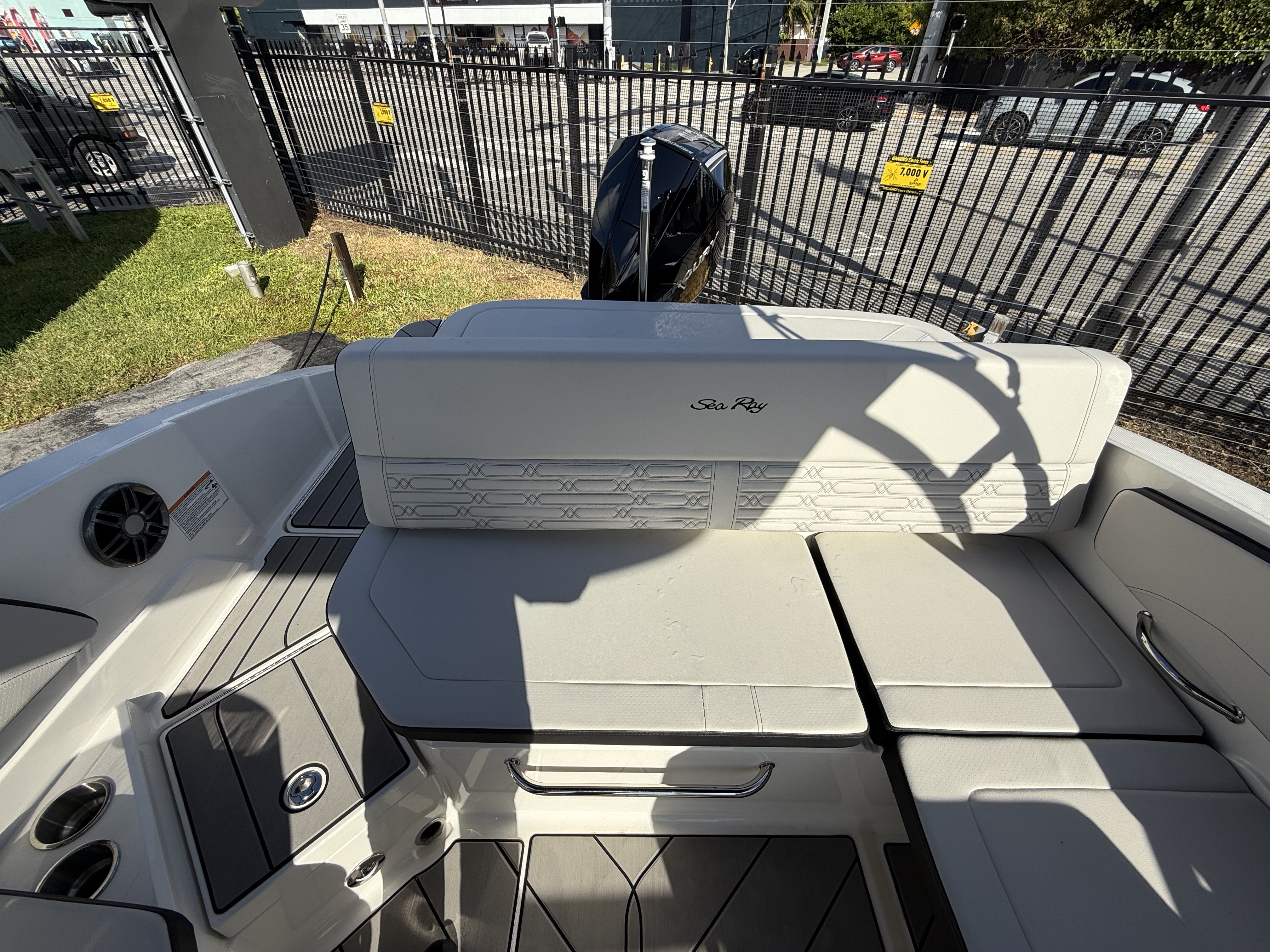 2025 Sea Ray SPX 210 Outboard Image Thumbnail #5