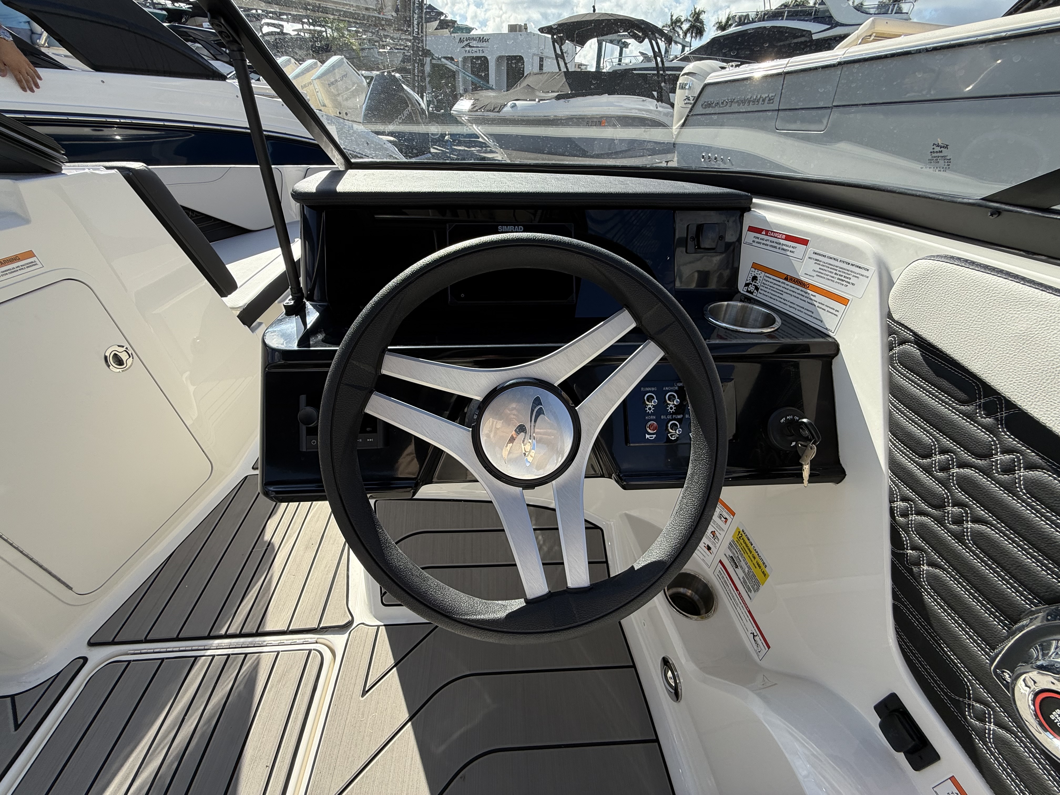2025 Sea Ray SPX 210 Outboard Image Thumbnail #11