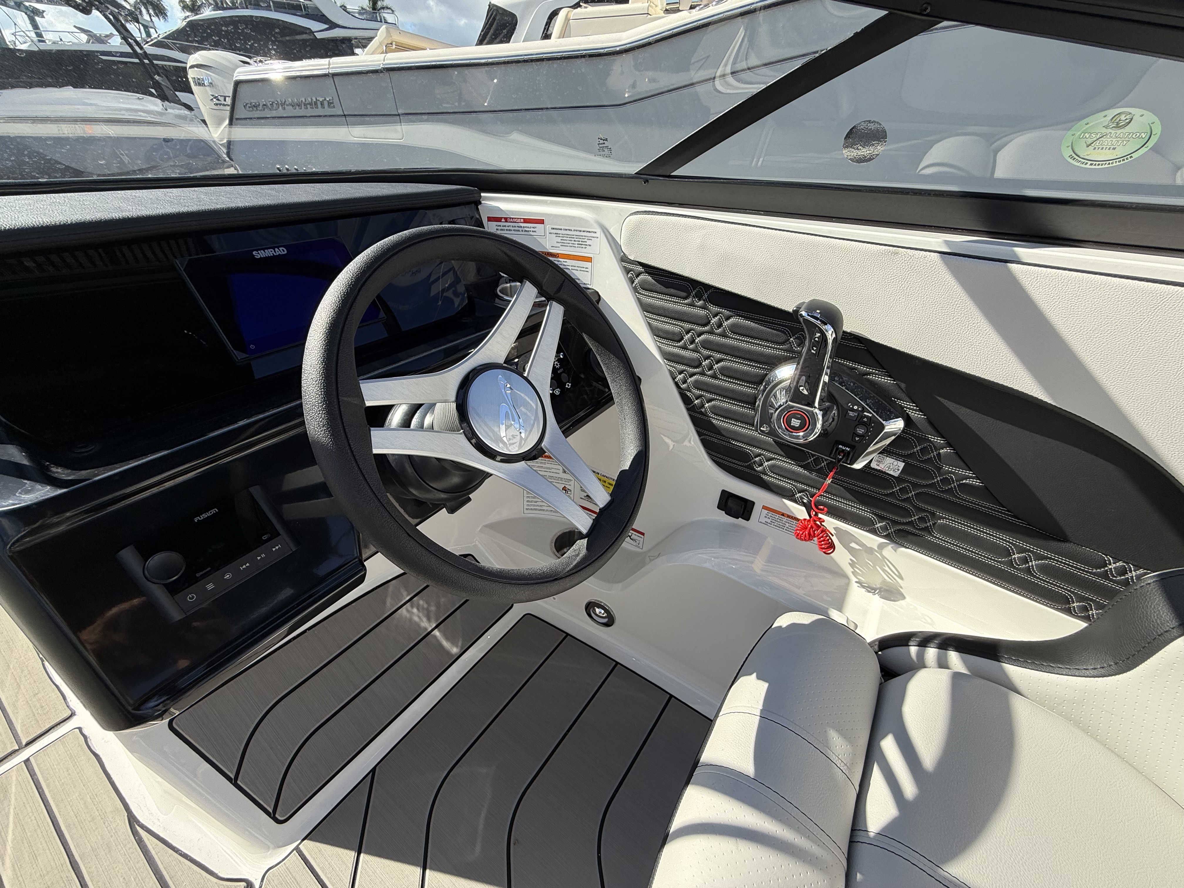 2025 Sea Ray SPX 210 Outboard Image Thumbnail #10