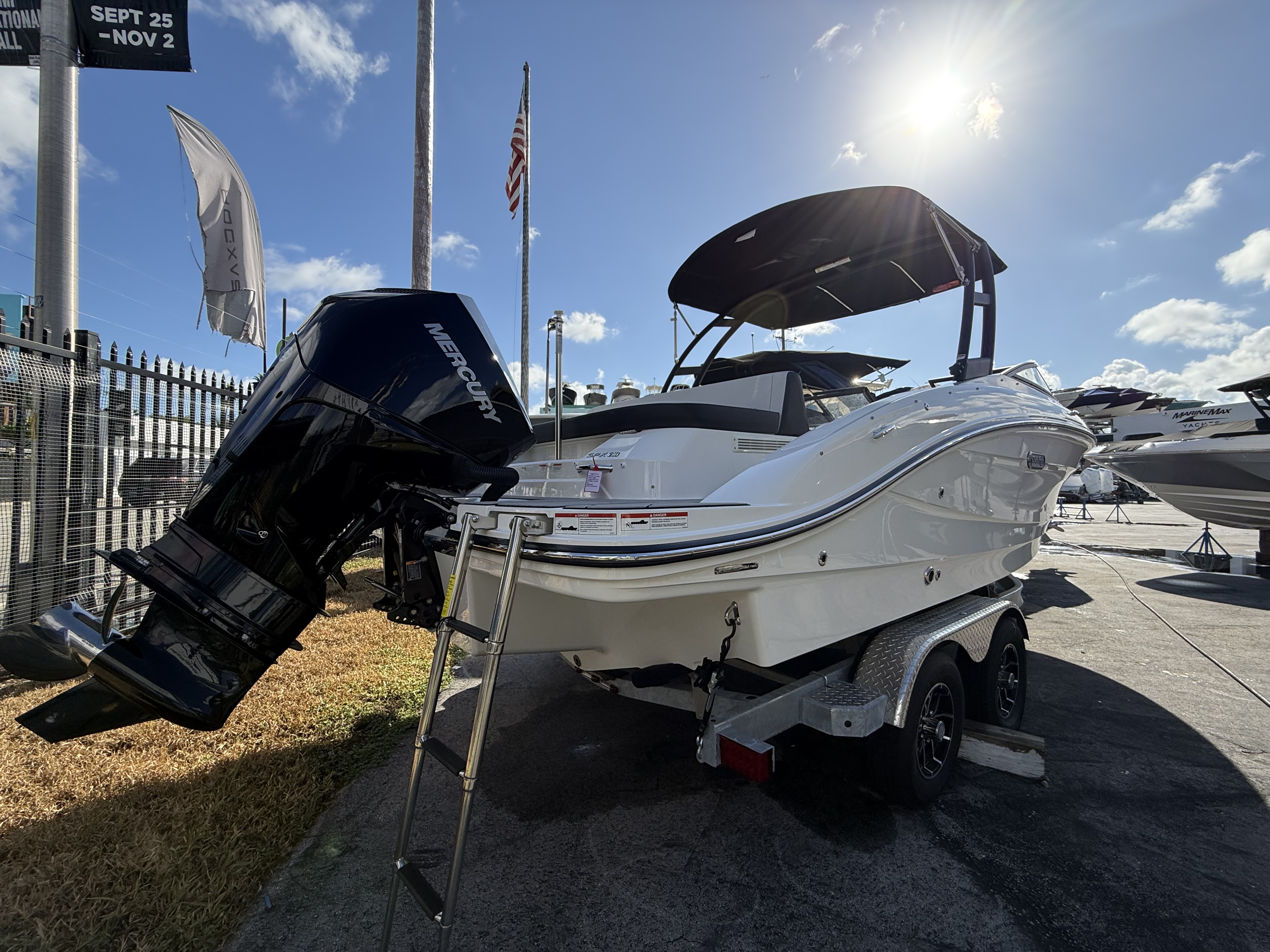 2025 Sea Ray SPX 210 Outboard Image Thumbnail #2