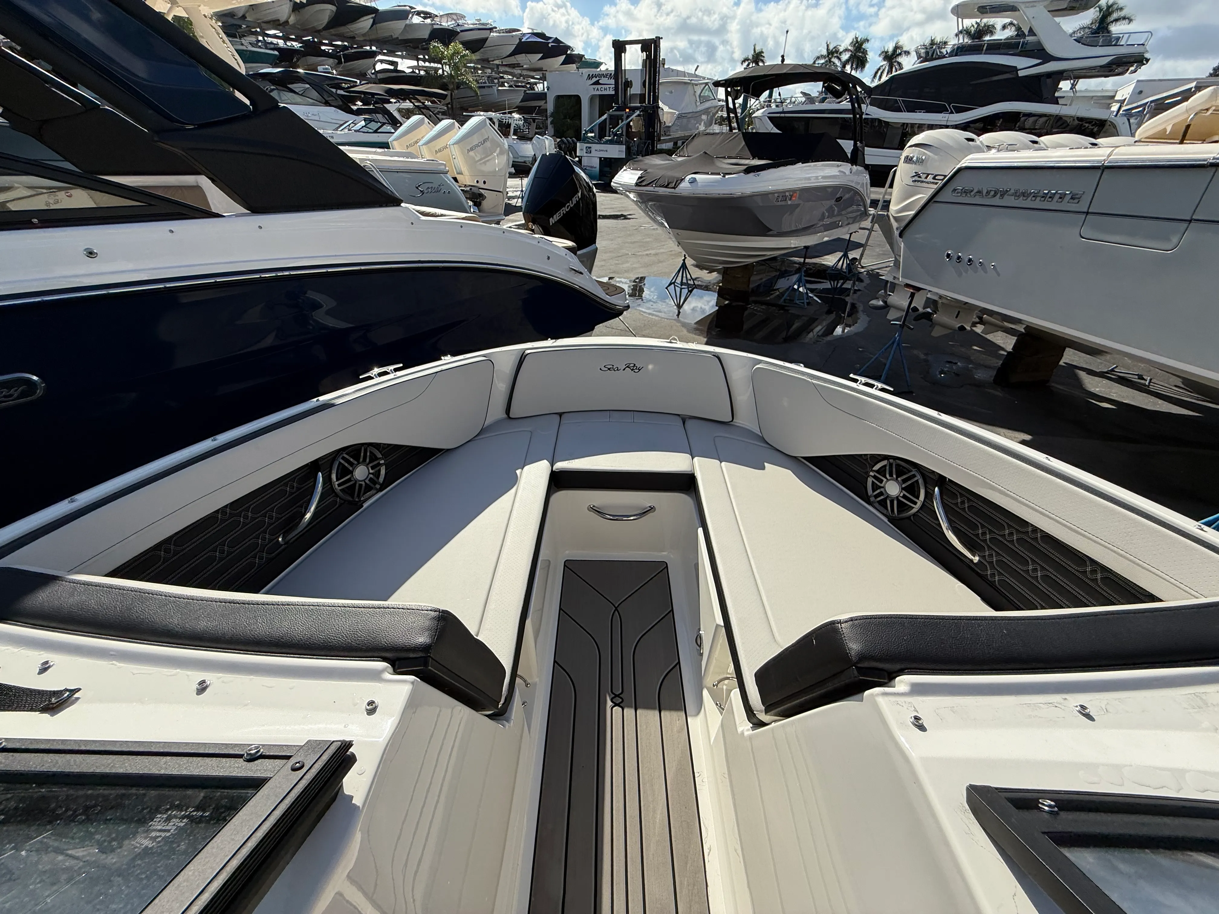 2025 Sea Ray SPX 210 Outboard Image Thumbnail #20