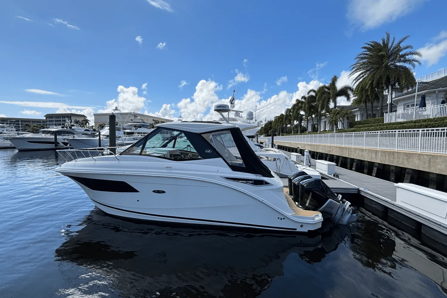 2023 Sea Ray 320 SUNDANCER OUTBOARD Image Thumbnail #2
