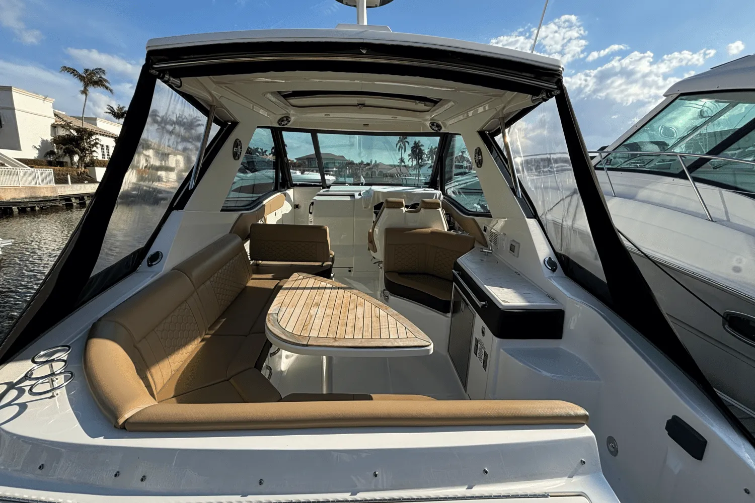 2023 Sea Ray 320 SUNDANCER OUTBOARD Image Thumbnail #15