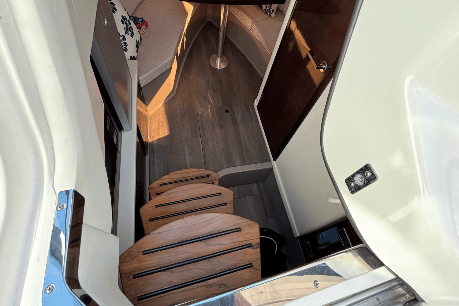 2023 Sea Ray 320 SUNDANCER OUTBOARD Image Thumbnail #53