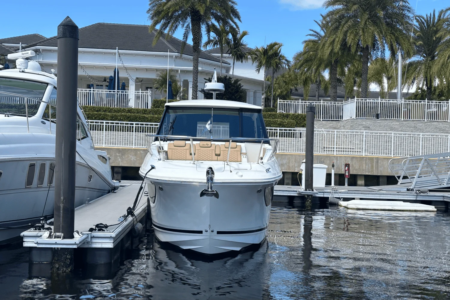 2023 Sea Ray 320 SUNDANCER OUTBOARD Image Thumbnail #3
