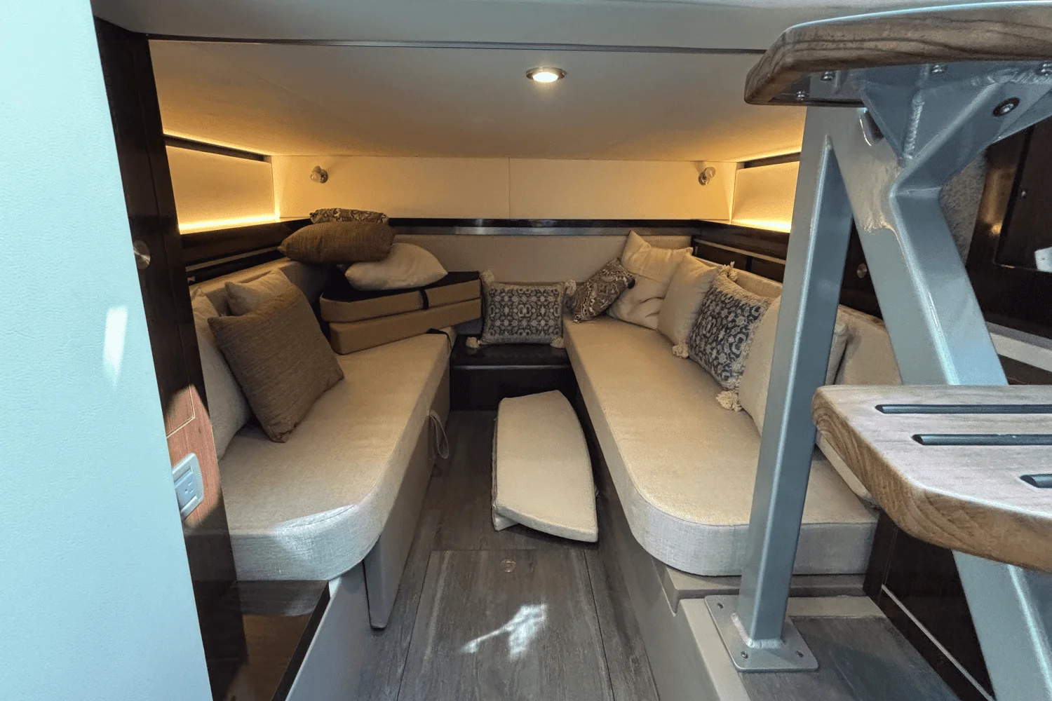 2023 Sea Ray 320 SUNDANCER OUTBOARD Image Thumbnail #60