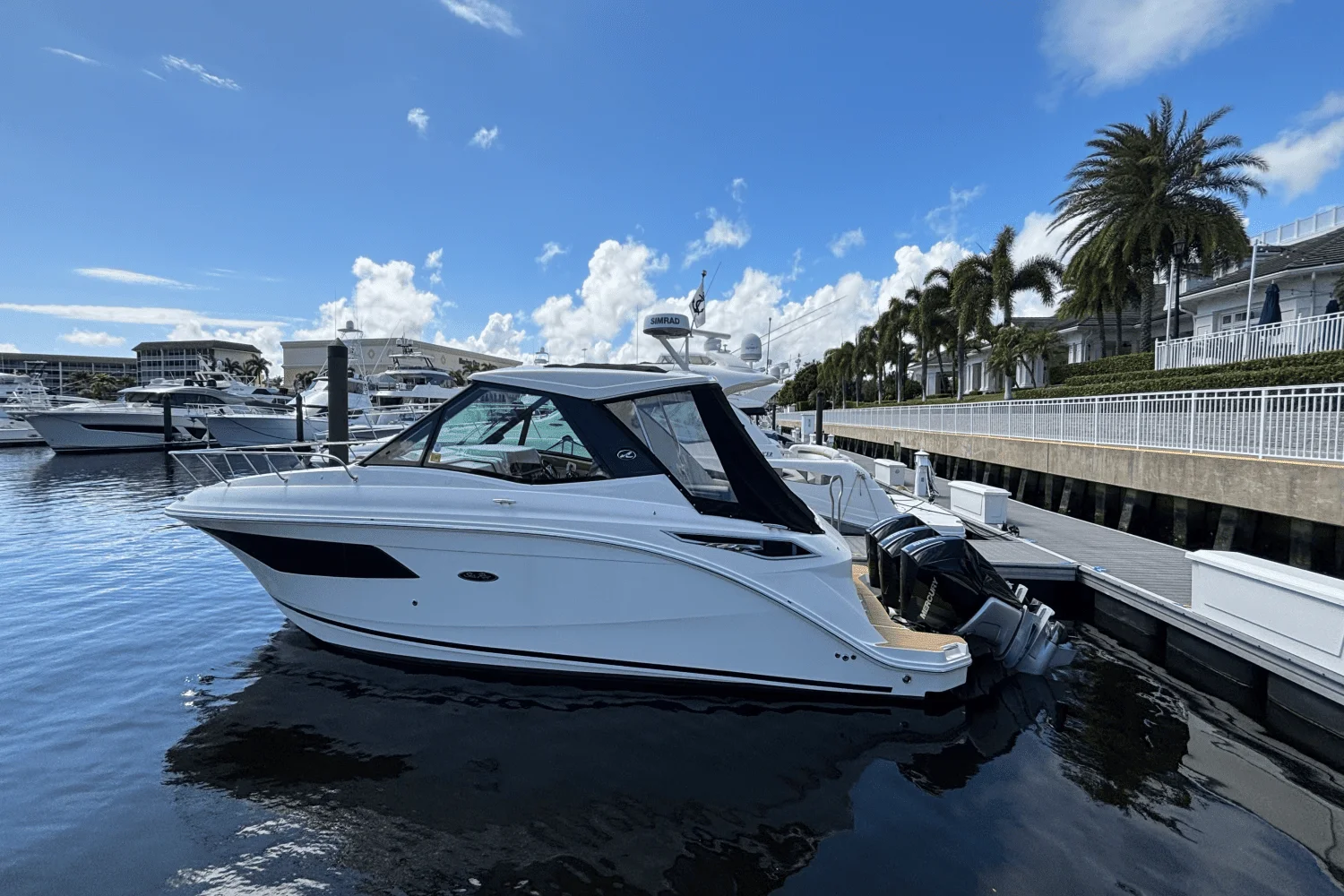 2023 Sea Ray 320 SUNDANCER OUTBOARD Image Thumbnail #2
