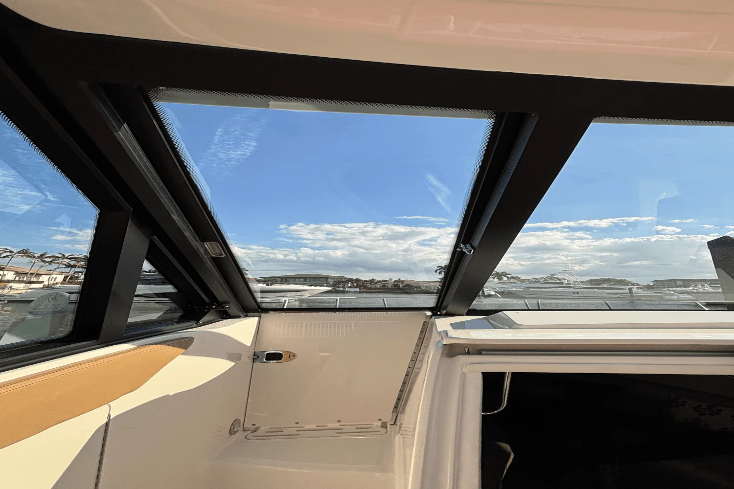 2023 Sea Ray 320 SUNDANCER OUTBOARD Image Thumbnail #42