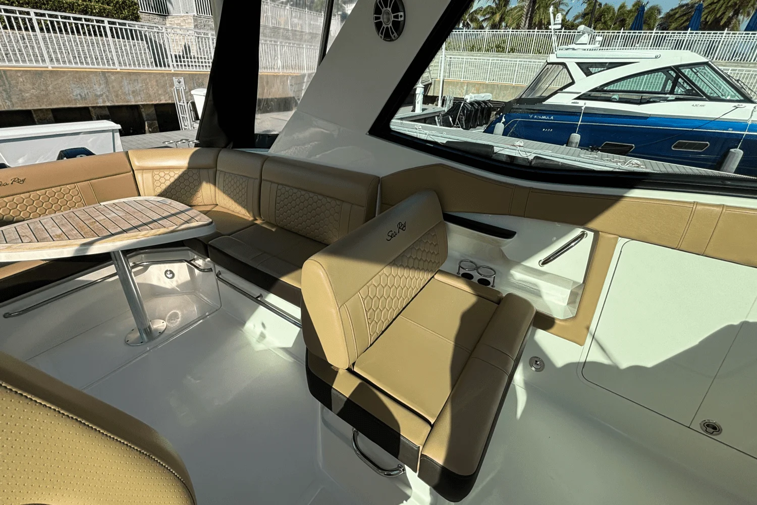 2023 Sea Ray 320 SUNDANCER OUTBOARD Image Thumbnail #21